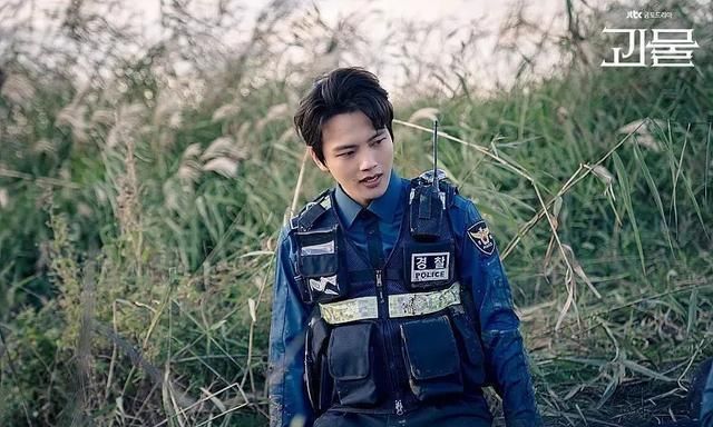 《怪物》之吕珍九：警大首席的大型社死现场休闲区蓝鸢梦想 - Www.slyday.coM