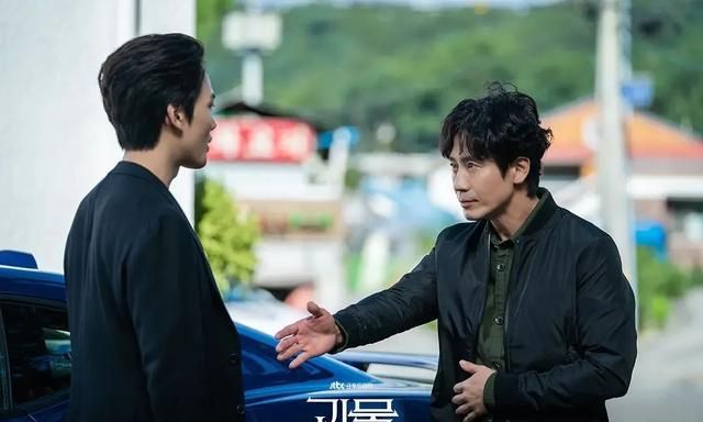 《怪物》之吕珍九：警大首席的大型社死现场休闲区蓝鸢梦想 - Www.slyday.coM