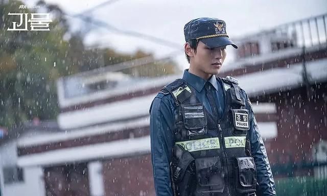 《怪物》之吕珍九：警大首席的大型社死现场休闲区蓝鸢梦想 - Www.slyday.coM