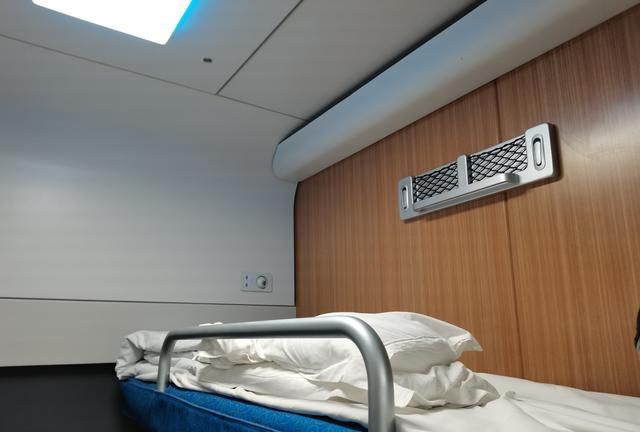 绿皮动车初体验,一等卧铺条件舒适,"红眼"车次也真香