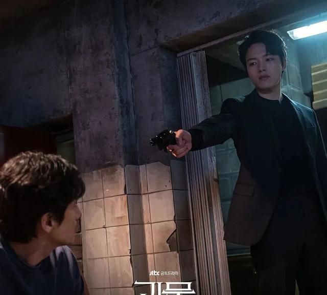 《怪物》之吕珍九：警大首席的大型社死现场休闲区蓝鸢梦想 - Www.slyday.coM