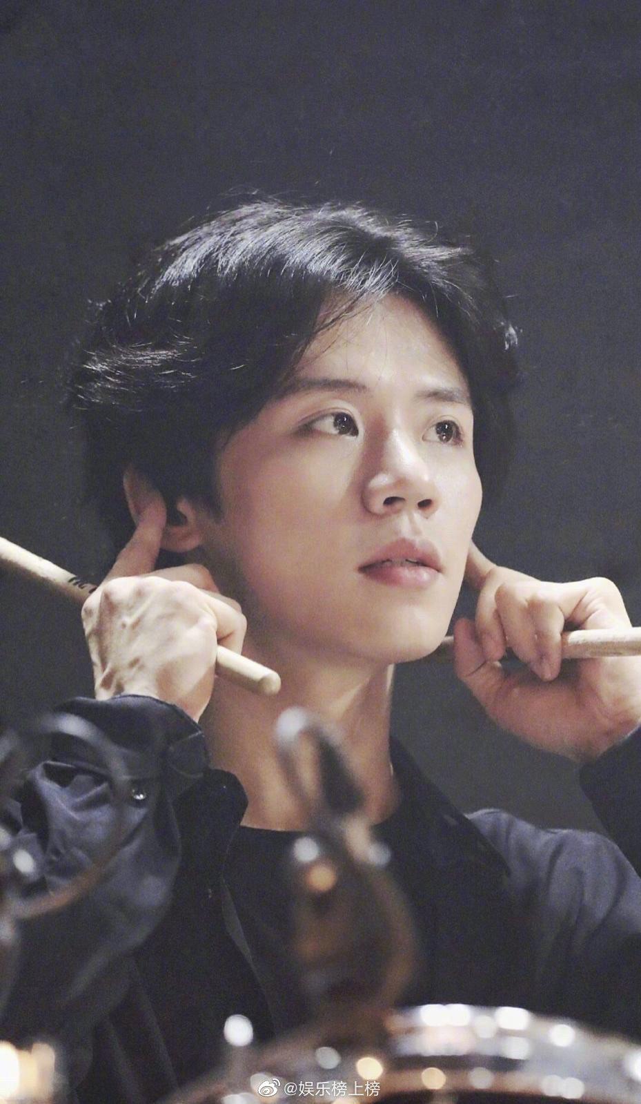 不会骑摩托车的帅哥不是好鼓手,温柔霸总胡宇桐