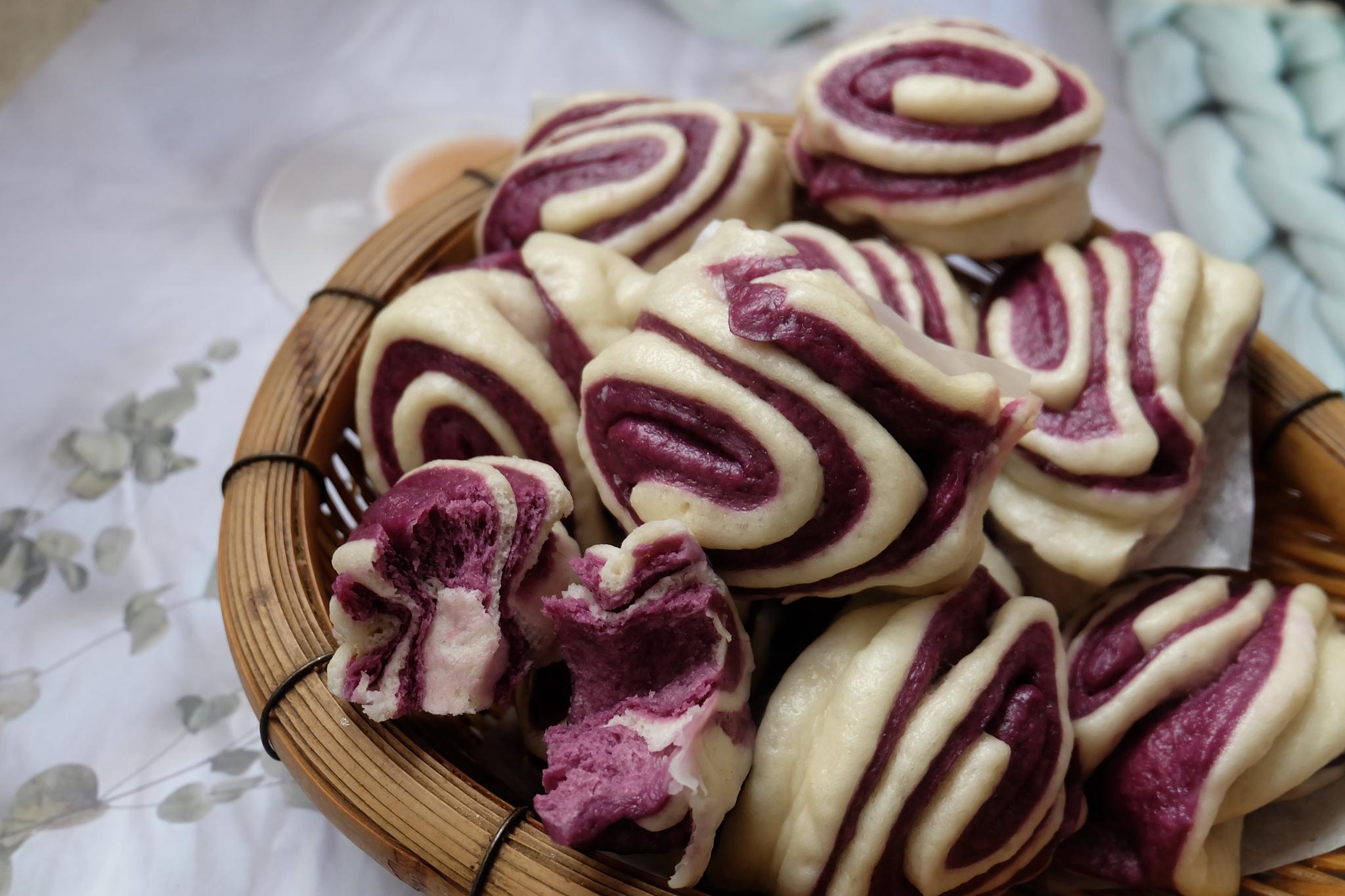 紫薯买多了,搭配牛奶蒸一锅双色花卷好看又好吃,全家都喜欢