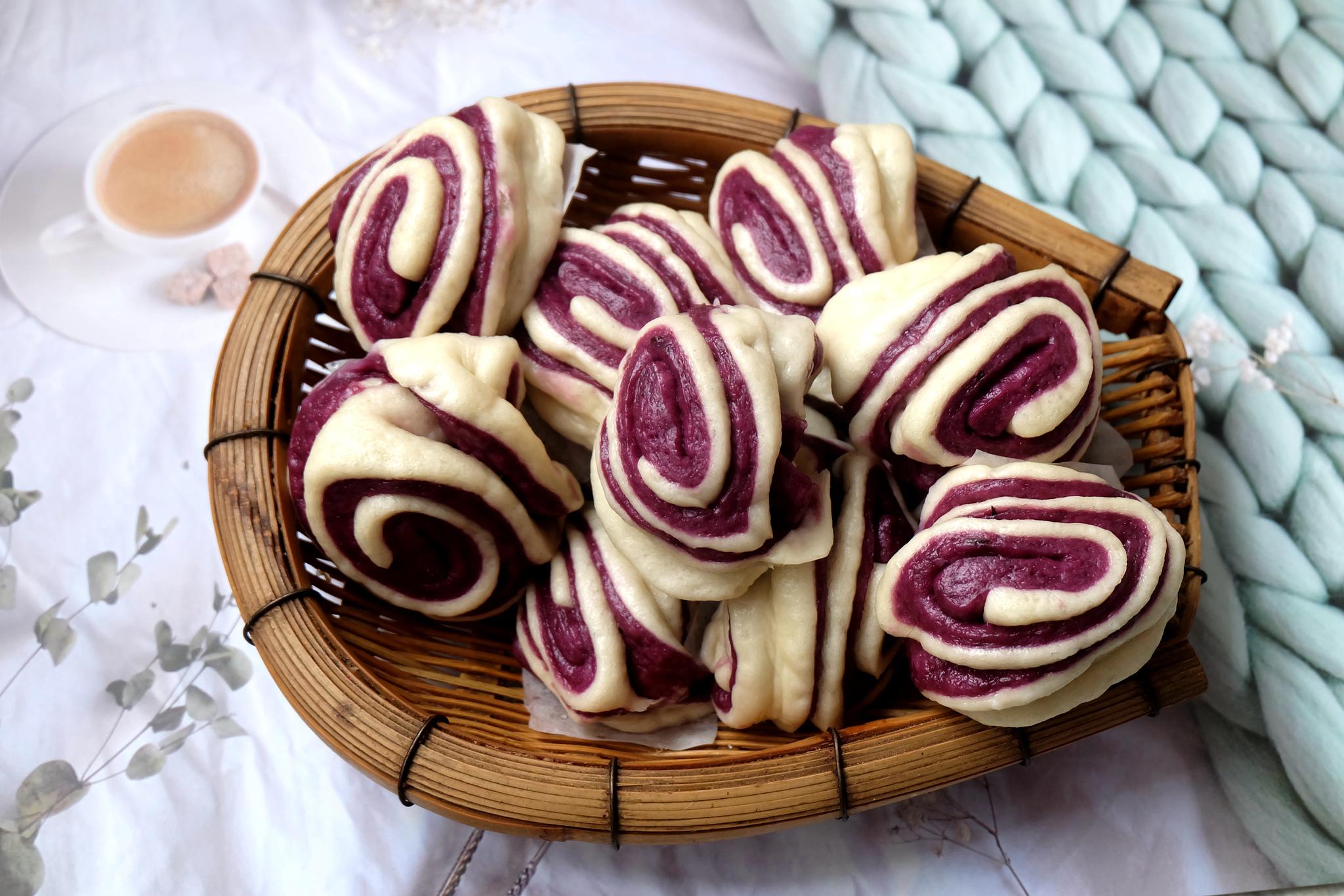 紫薯买多了,搭配牛奶蒸一锅双色花卷好看又好吃,全家都喜欢