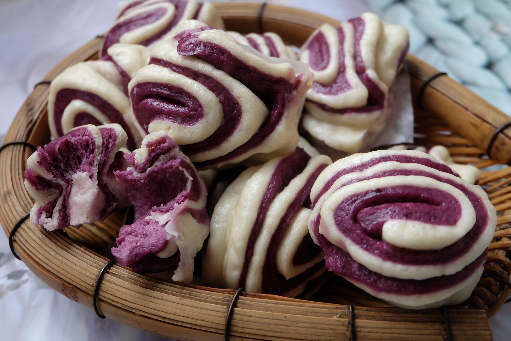 紫薯买多了,搭配牛奶蒸一锅双色花卷好看又好吃,全家都喜欢