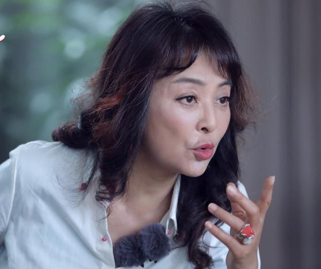 "恶婆婆"专业户李勤勤,分享视频被批不讲卫生,曾言只嫁外国人