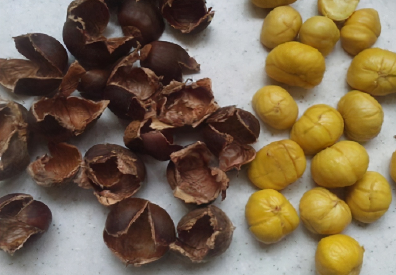 板栗壳难剥?丢盐水里泡一泡,5分钟就脱壳,栗黄不碎,指甲不疼|板栗|盐