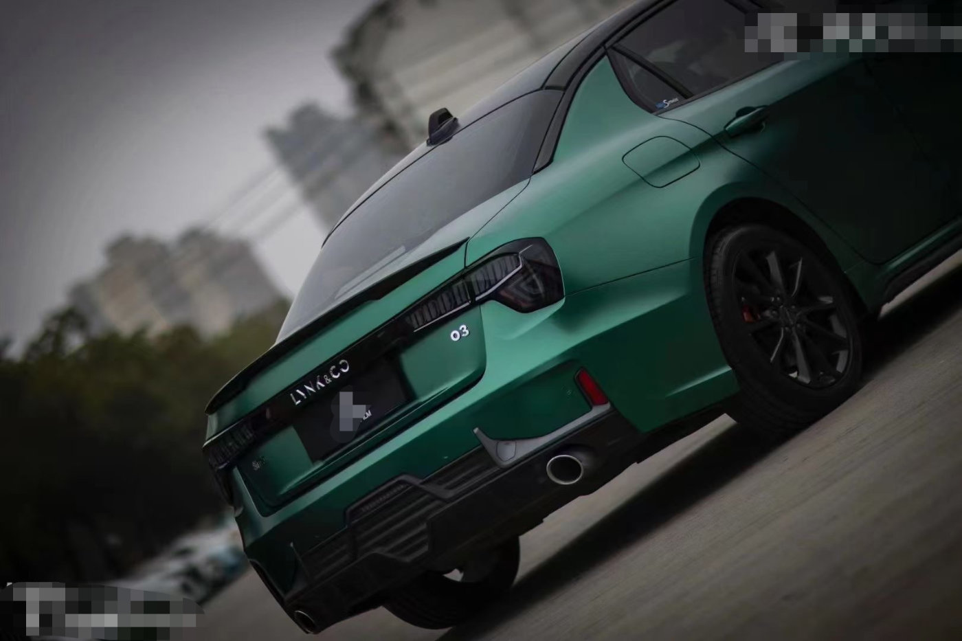 领克03改色电光祖母绿 冷艳中带着优雅