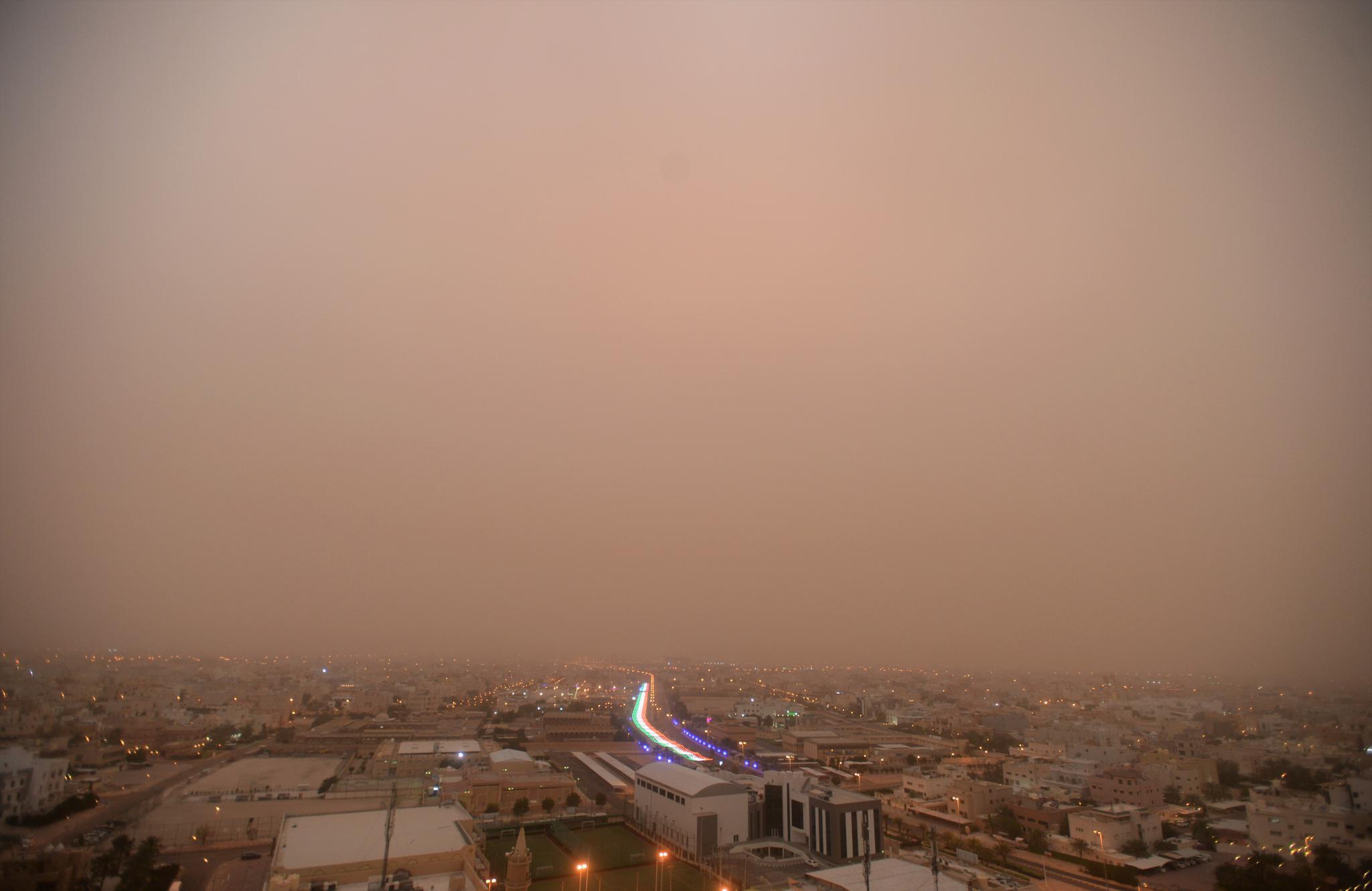 科威特城遭遇沙尘暴