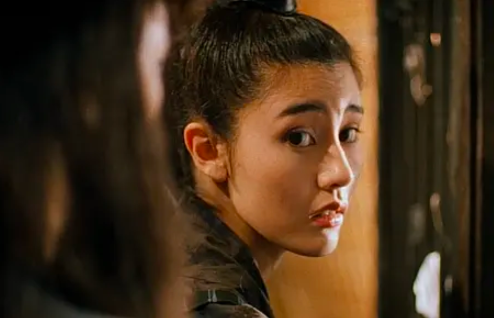 她在《倩女幽魂2》中,饰演了"傅月池"一角,这也是她的第一部电影,一举