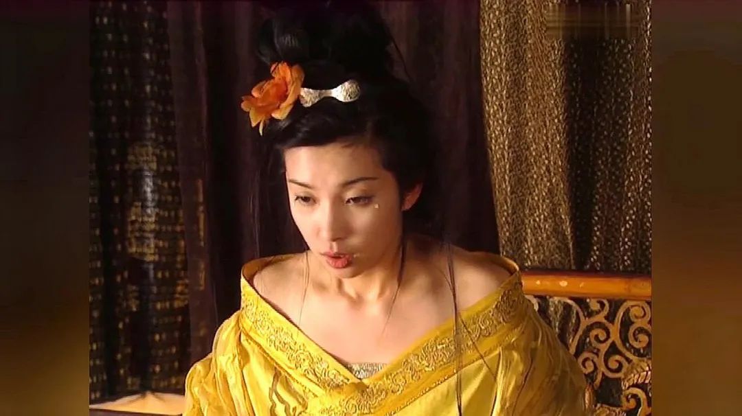 她扮演安乐公主,刁蛮狠毒,弑父夺权,死于乱箭之下.