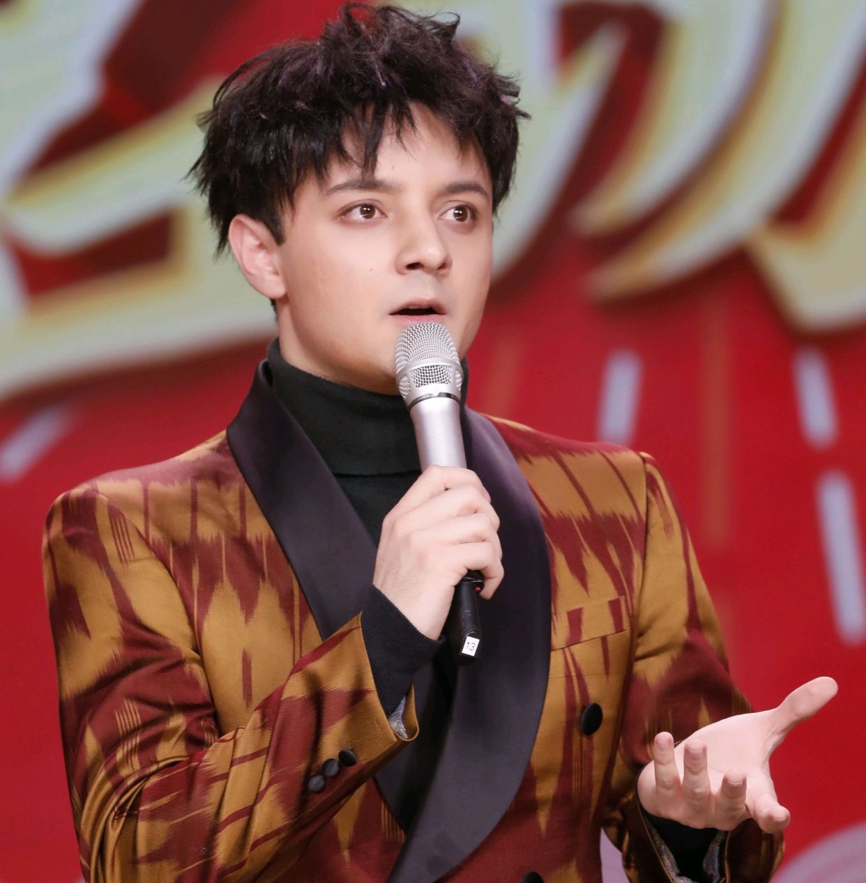 22岁歌手阿尔法"整容式"瘦身上热搜,成名16年童星光环逐渐消失