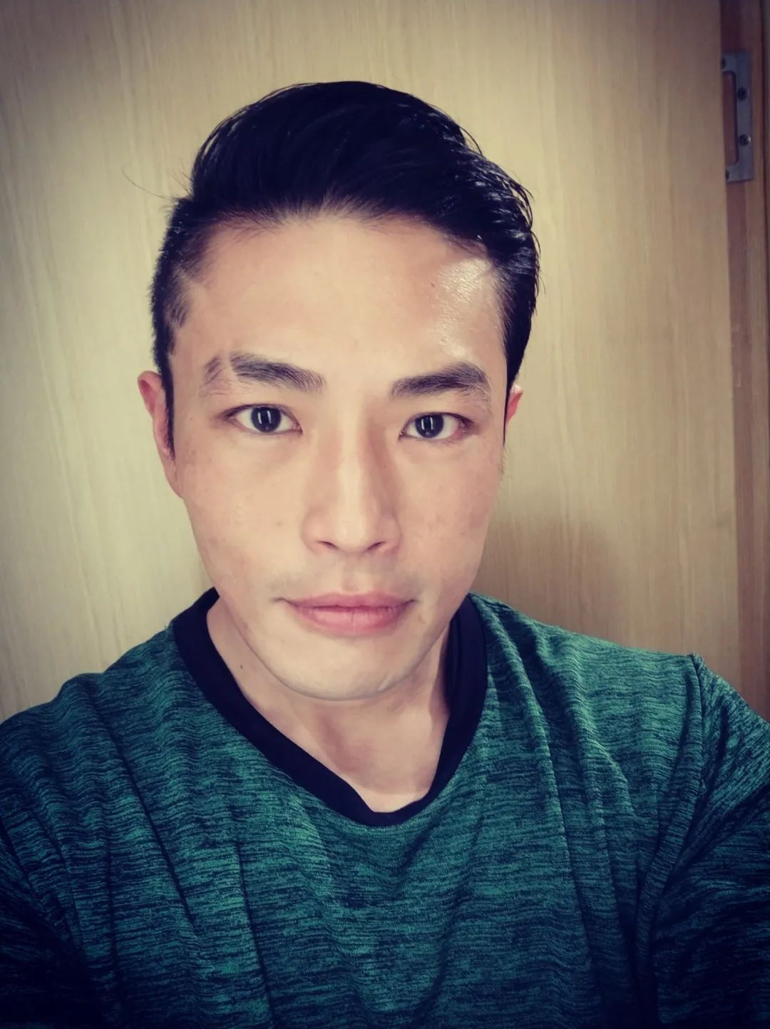 据了解,黄民安在13日下午趁演出空档在后台休息,由于