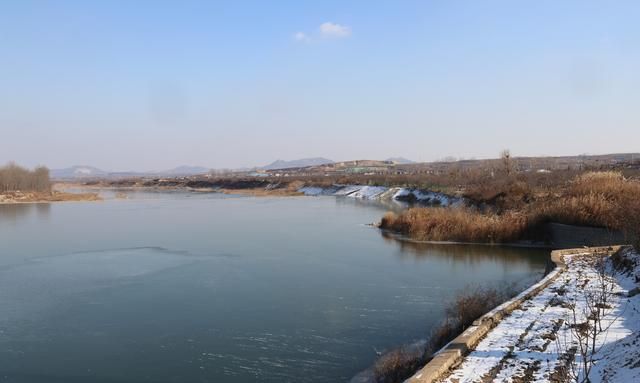 同一个地点不同的季节外夹河福山回里段的冬春风光对比