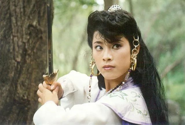 武侠剧《白眉大侠》播出26年,大反派成一线明星,女主角已离世