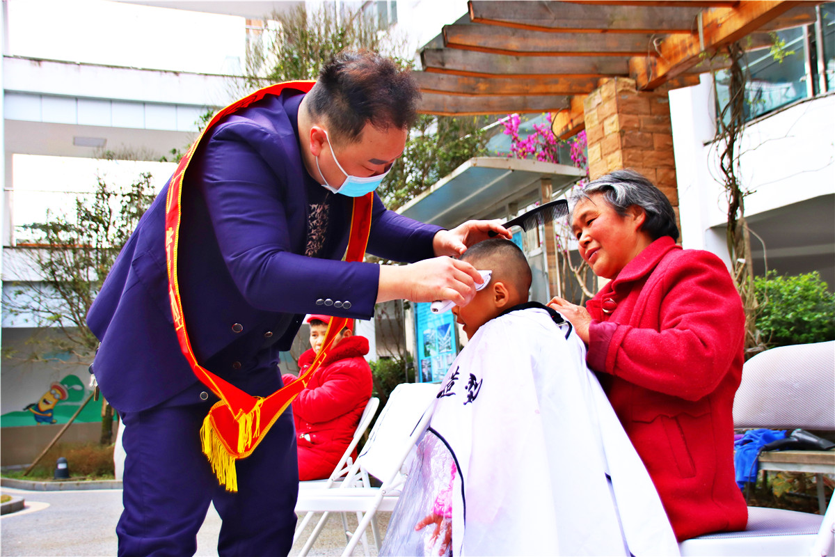 天翼助残二月初二龙抬头义务理发暖人心