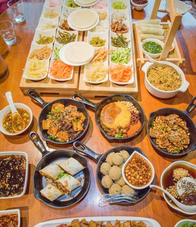 贵阳的代表性特色小吃,游客必打卡的美食,饭点排队需1小时以上