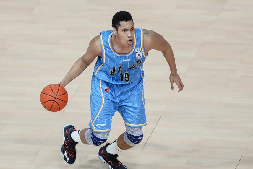 伤愈归来丘天赛季首次首发,百发百中不惧竞争,雅尼斯依旧信任他