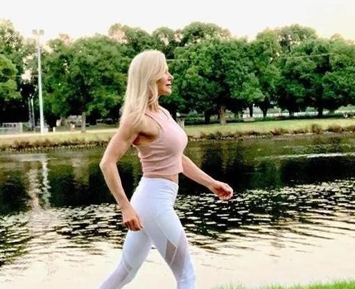 中年发福瘦身不是关键,健康是重点,加强减脂训练,控制身体状态休闲区蓝鸢梦想 - Www.slyday.coM