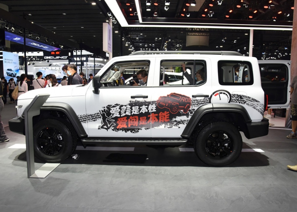 长城越野豪华的巅峰，WEY坦克300刷新了国产越野的高度