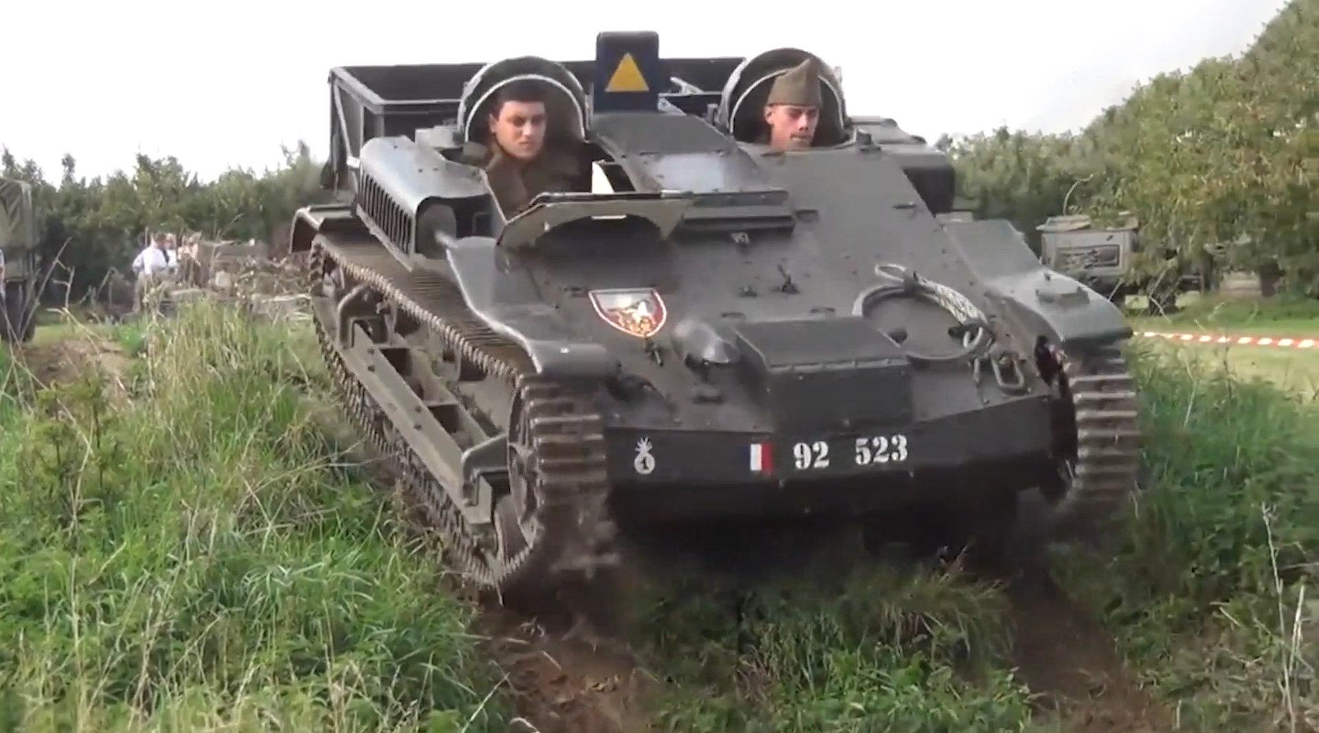 法兰西"豆战车",雷诺ue轻型装甲车,二战前夕研发的产物