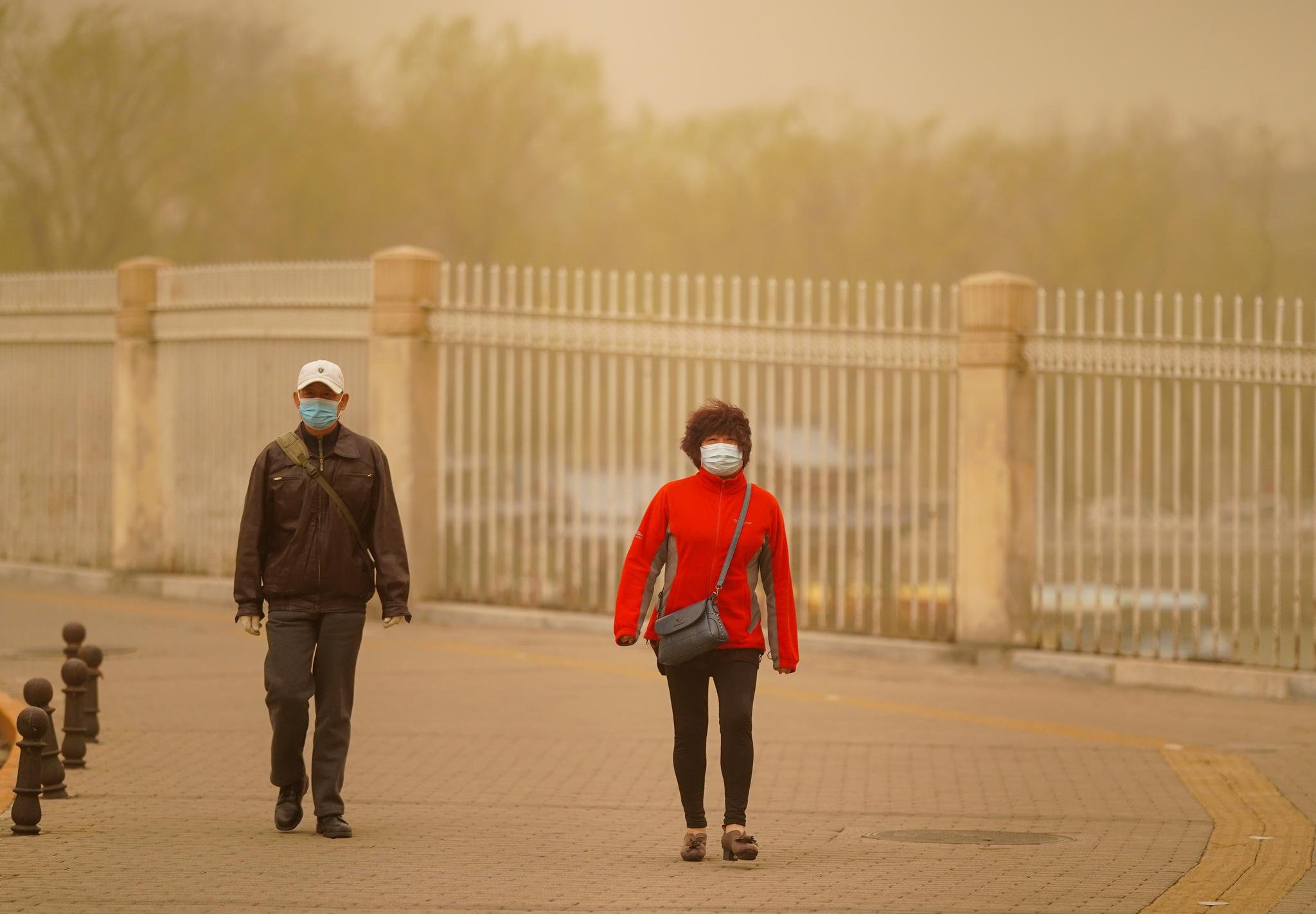 我国北方多地出现沙尘天气