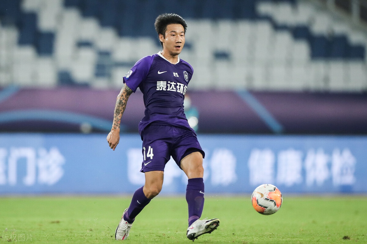 荣昊回应炮轰武汉足球:以前有些话考虑不周 望大家包涵