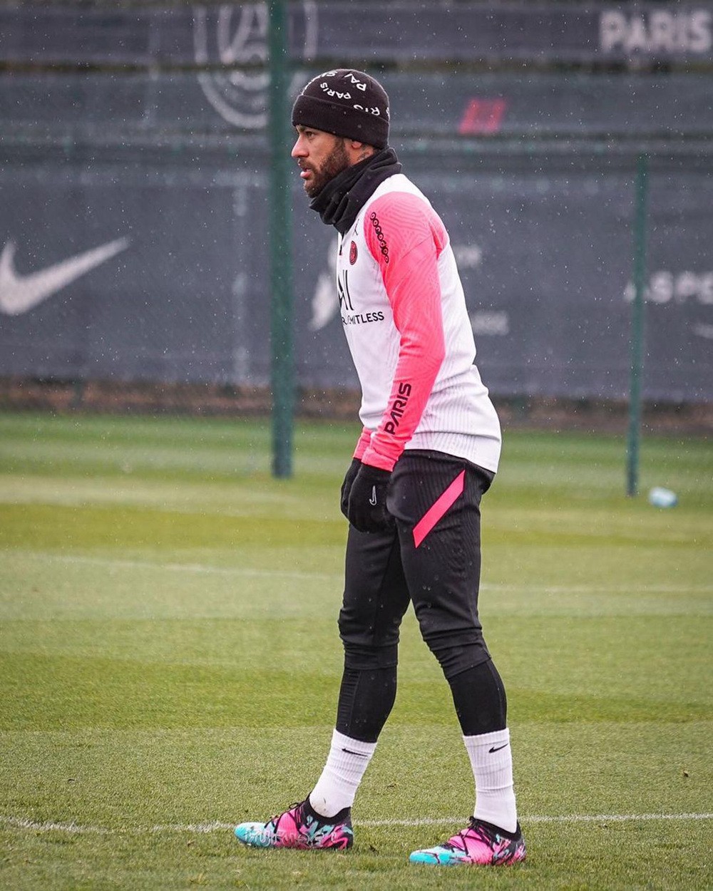 内马尔训练上脚新配色puma future z 1.1足球鞋