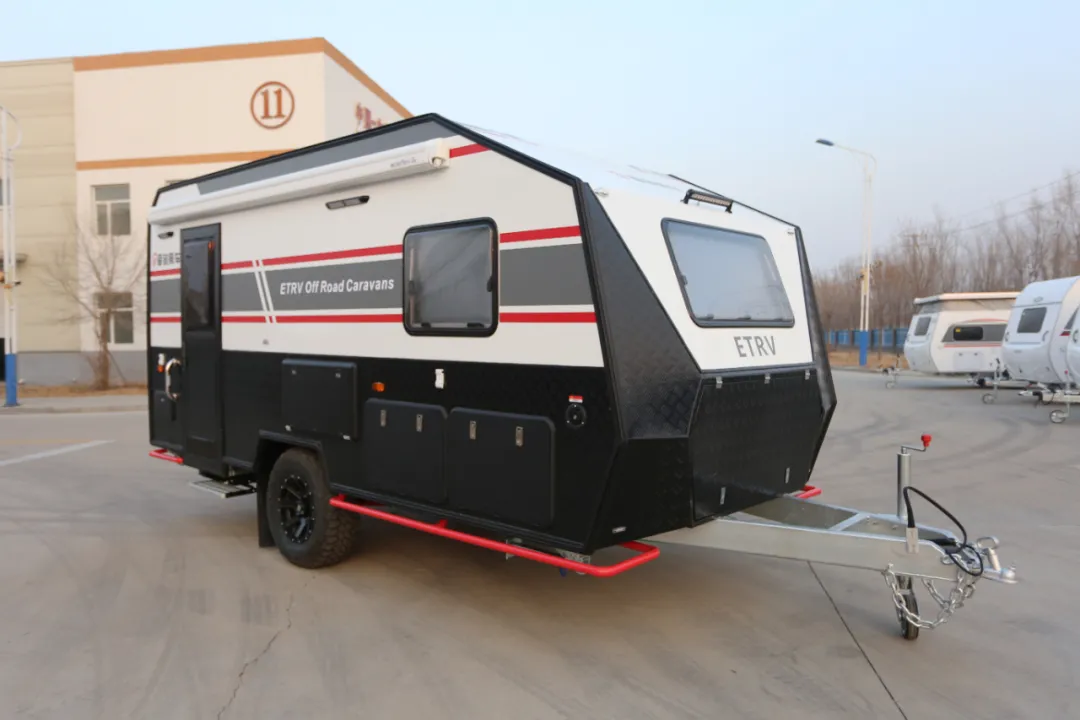 爱纵横驰骋,也有铁汉柔情——爱旅三人越野拖挂房车