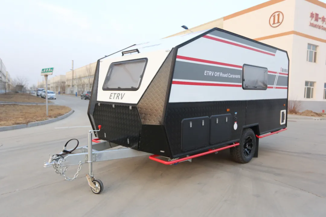 爱纵横驰骋,也有铁汉柔情——爱旅三人越野拖挂房车