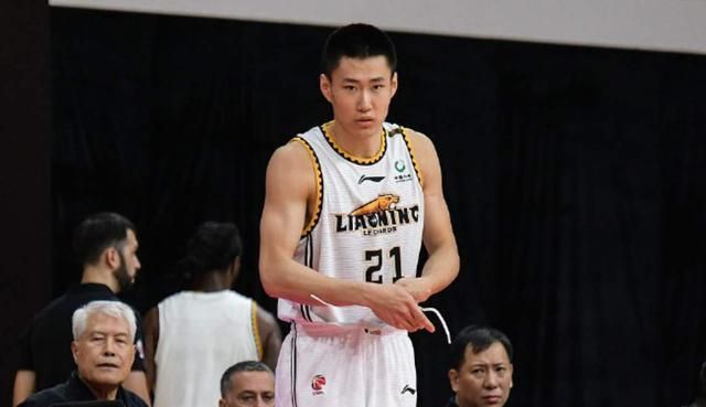 新老更替,在李晓旭,贺天举伤病期间,重点提拔张镇麟和吴昌泽两名小将