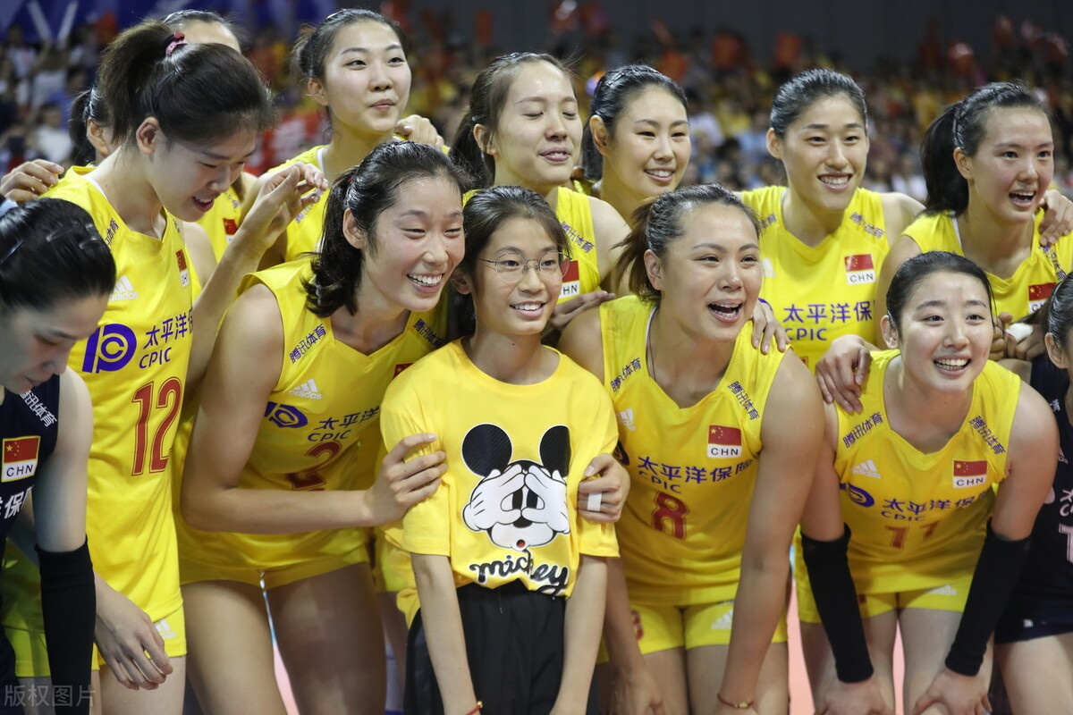 女排12人阵容浮出水面!朱婷领衔"七仙女组合",奥运稳操胜券