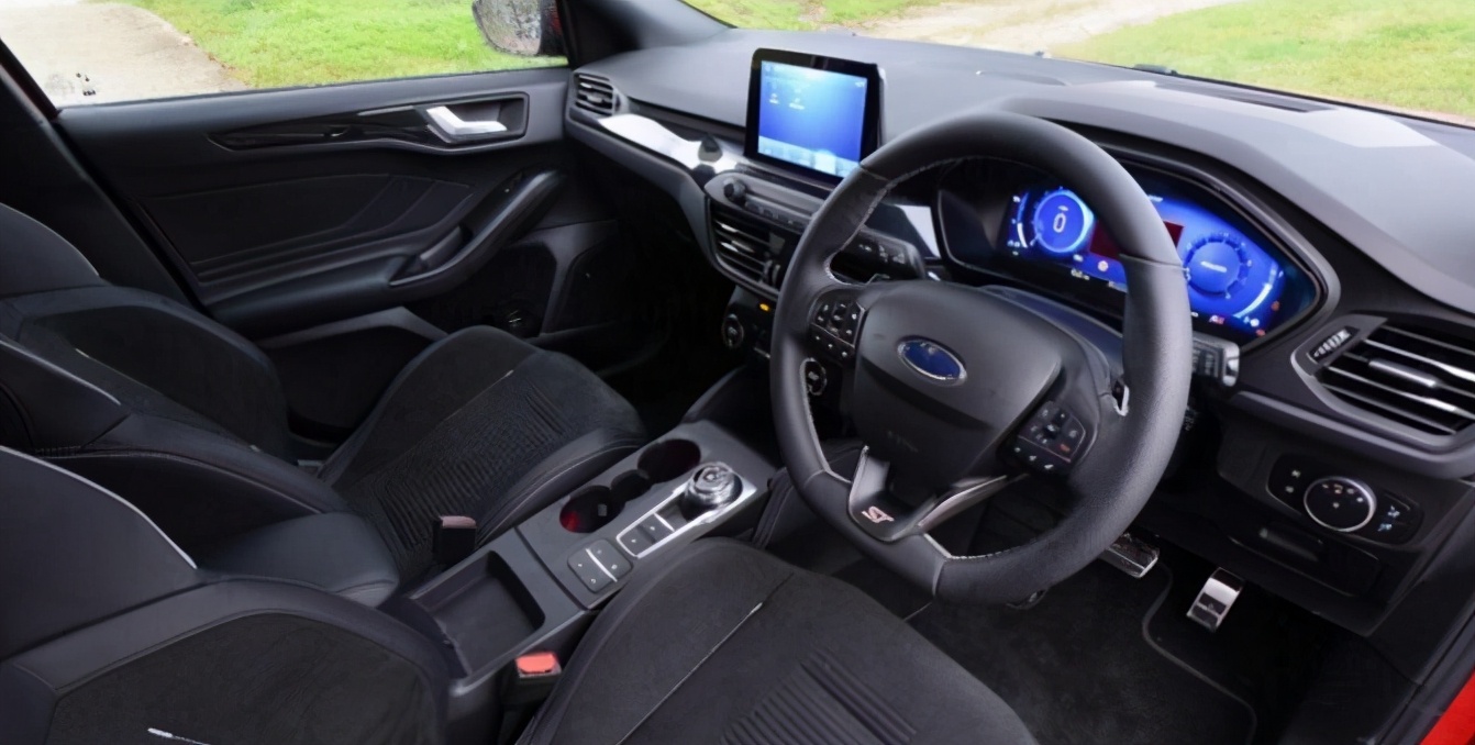 动感激进全新福特福克斯st实拍图来袭