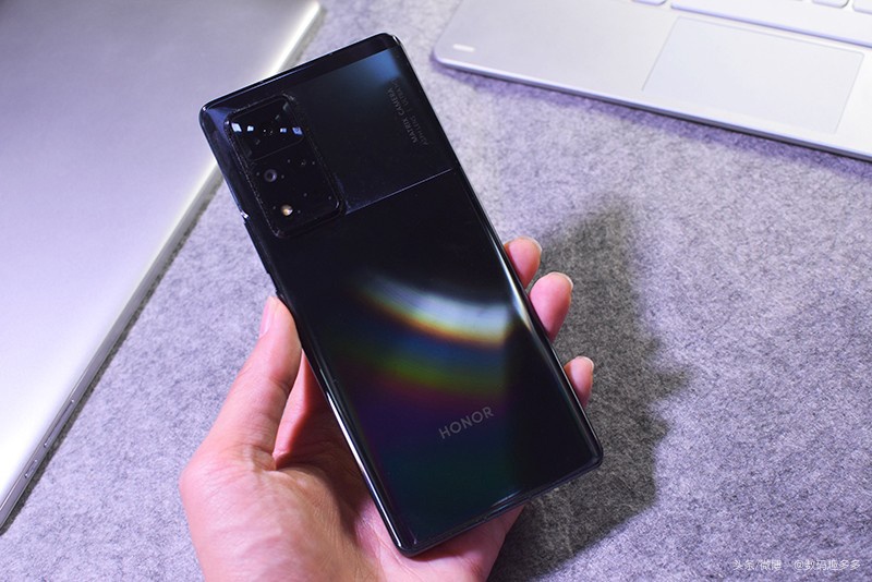 3599元买5000万ryyb三摄66w快充荣耀2021年新机居然