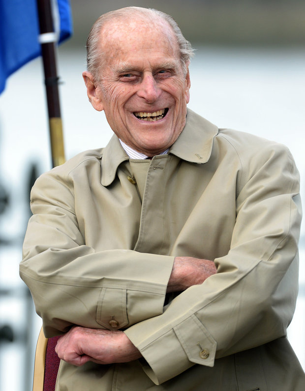 菲利普亲王出院了面容枯槁头发半秃昔日精气神已不再