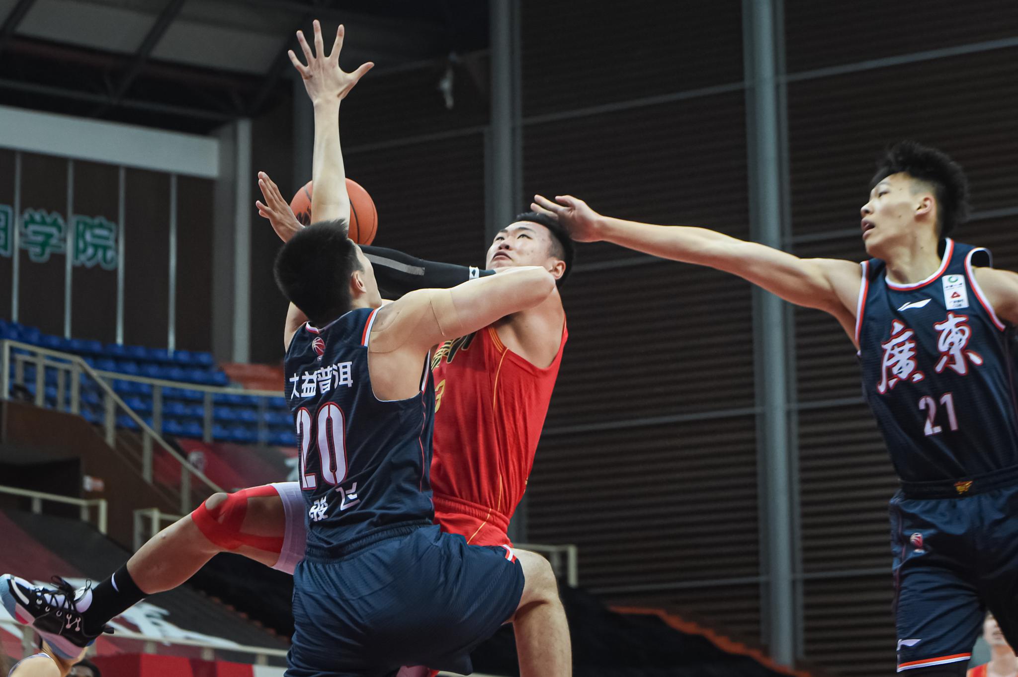 篮球cba第三阶段广东东莞大益胜深圳马可波罗