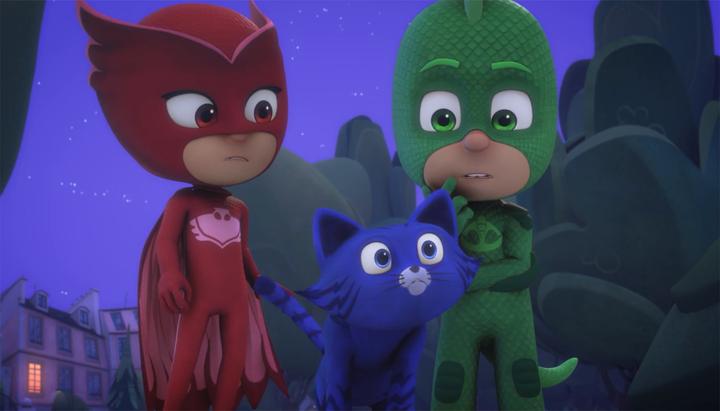 睡衣小英雄:猫小子这下真变成猫了,还有专门的项圈,成宠物了