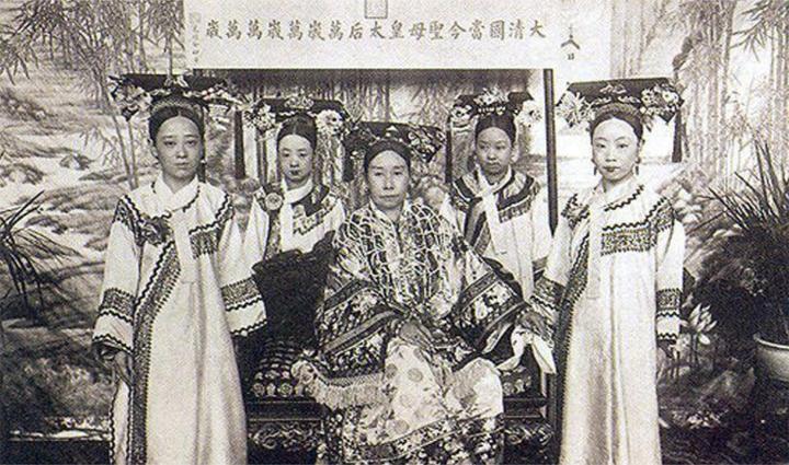 慈禧正准备过六十大寿,不料日本人来捣乱了,光绪帝也让她不省心