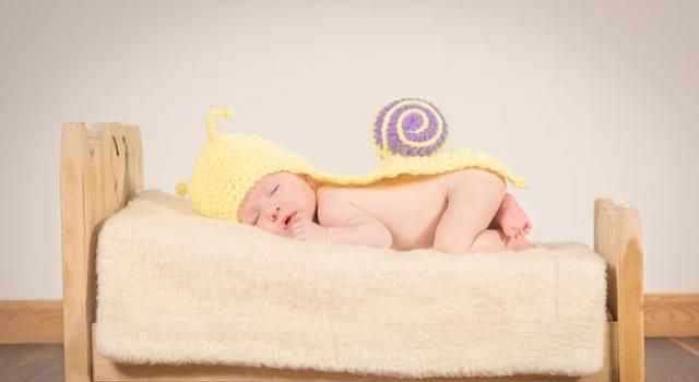 父母趁3岁女儿睡着外出吃烧烤被骂惨,委屈：都怪孩子醒了还乱跑休闲区蓝鸢梦想 - Www.slyday.coM