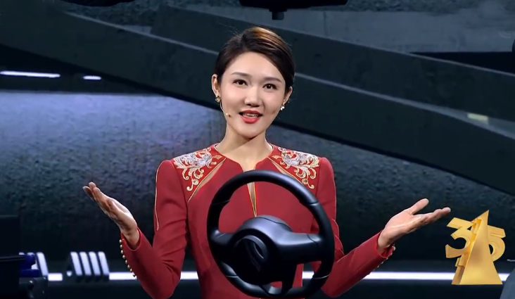 央视春晚口误后龙洋主持315晚会又嘴瓢想接班董卿任重道远