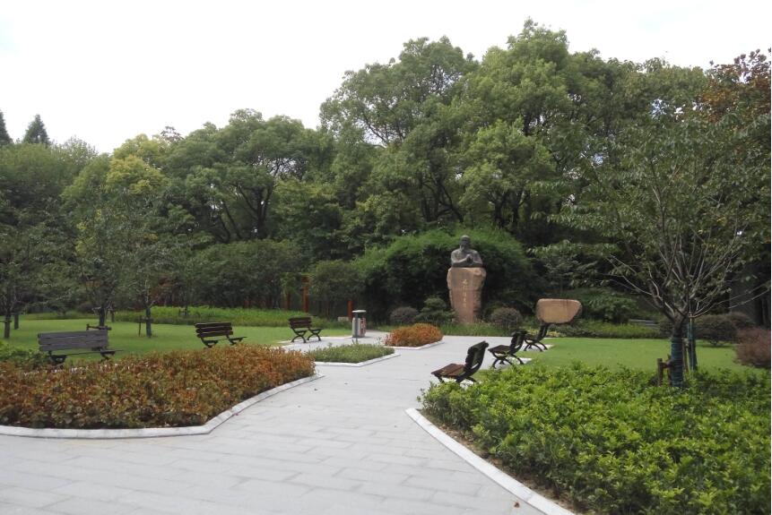 上海距今已有50多年历史的地铁站，如今被藏在一个公园内休闲区蓝鸢梦想 - Www.slyday.coM