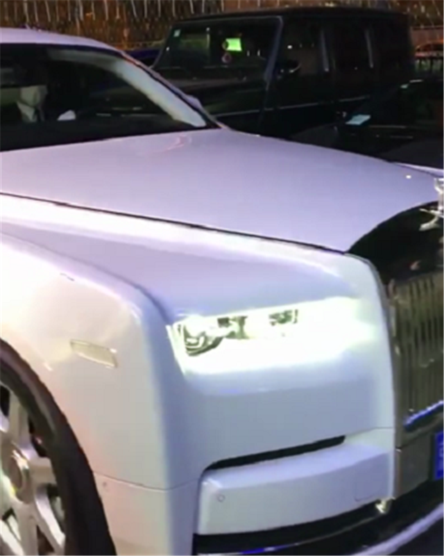 劳斯莱斯幻影现身北京工体酒吧,全车象牙白,车牌京a三连号