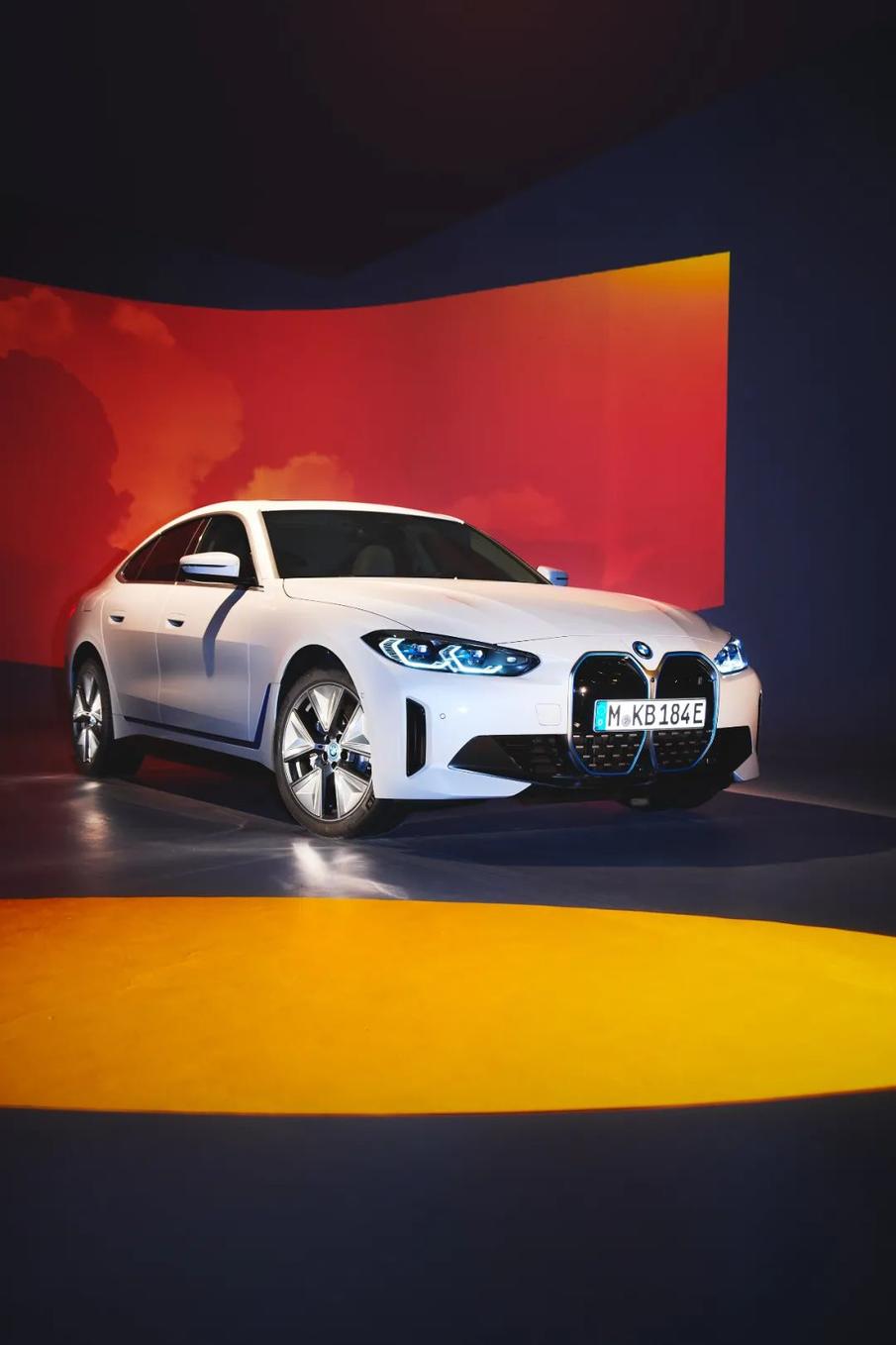 重磅全新宝马纯电动轿跑i4正式亮相发布或将年内上市