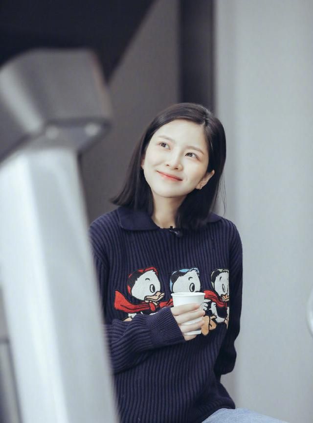 王灿太刻意了陪杜淳健身穿卡通针织衫打扮时髦也有了明星包袱