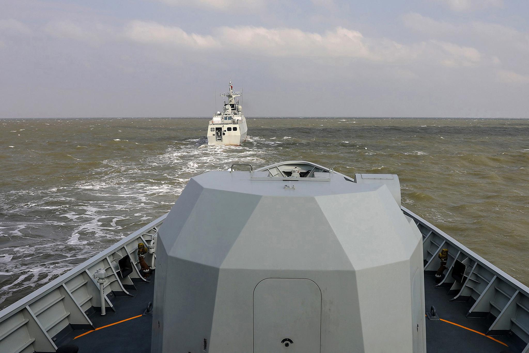 正文  初春时节   东部战区海军某护卫舰支队   多艘舰艇组成编队