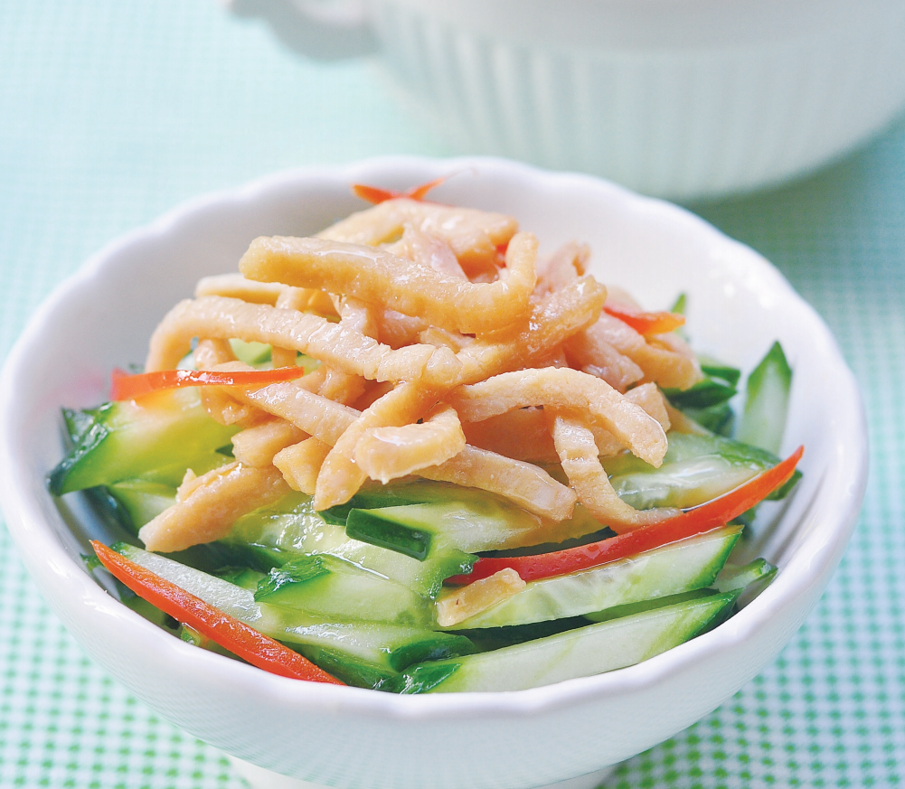 黄瓜拌鸡丝,大人小孩都能吃的爽口小菜