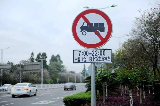 相较于其他货车更多的路权,尤其相较同属轻型货车的微卡,小卡等车型