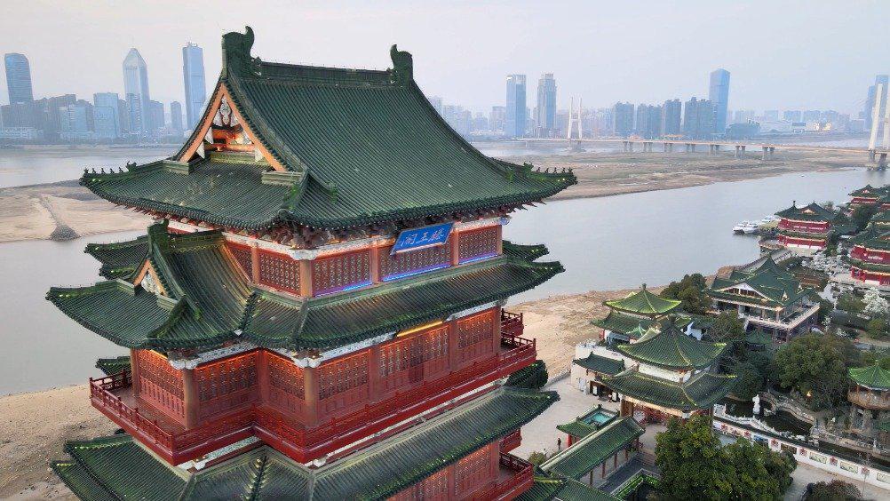 江南三大名楼之首的滕王阁落霞与孤鹜齐飞