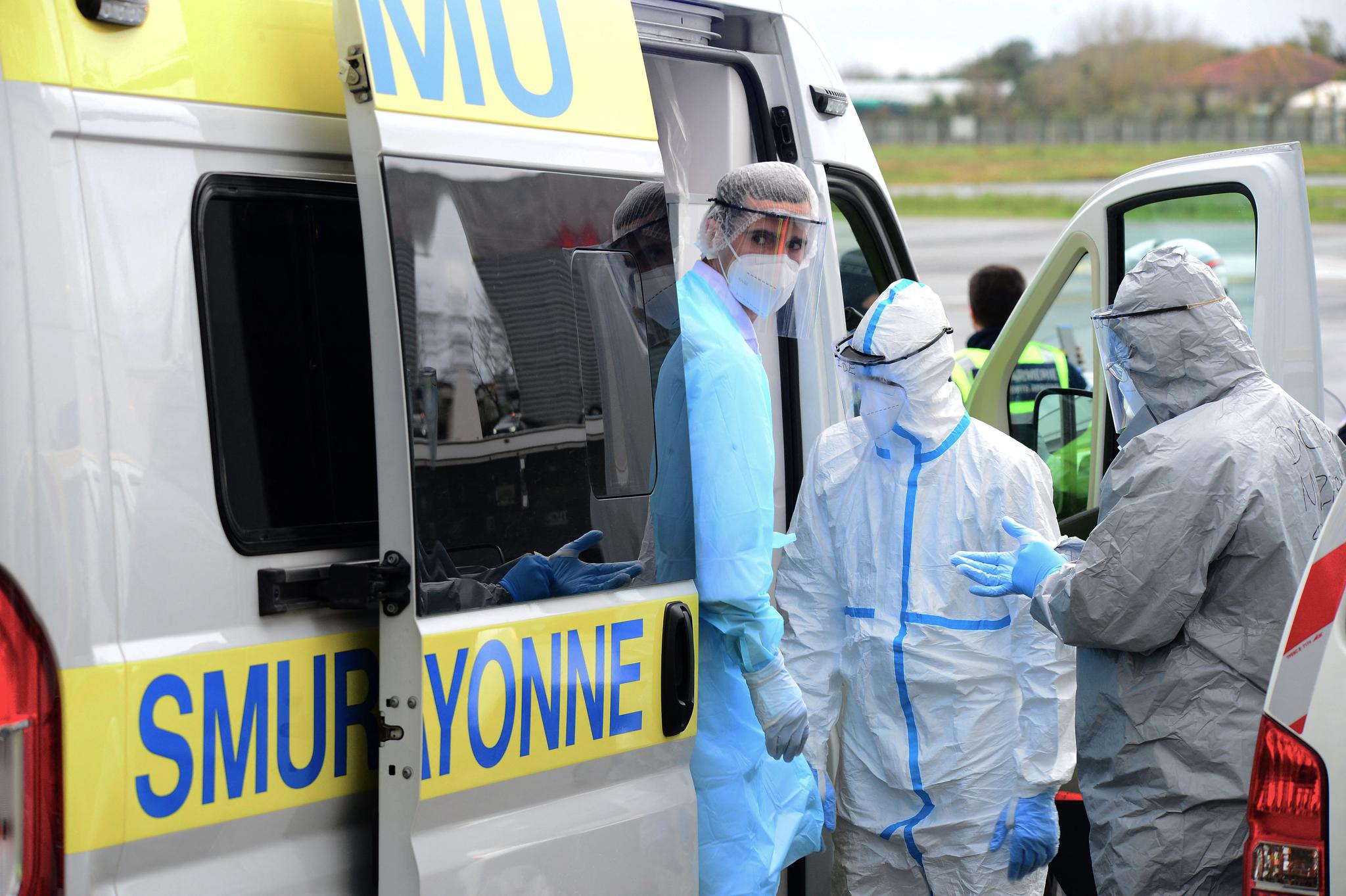 法国转移新冠重症患者