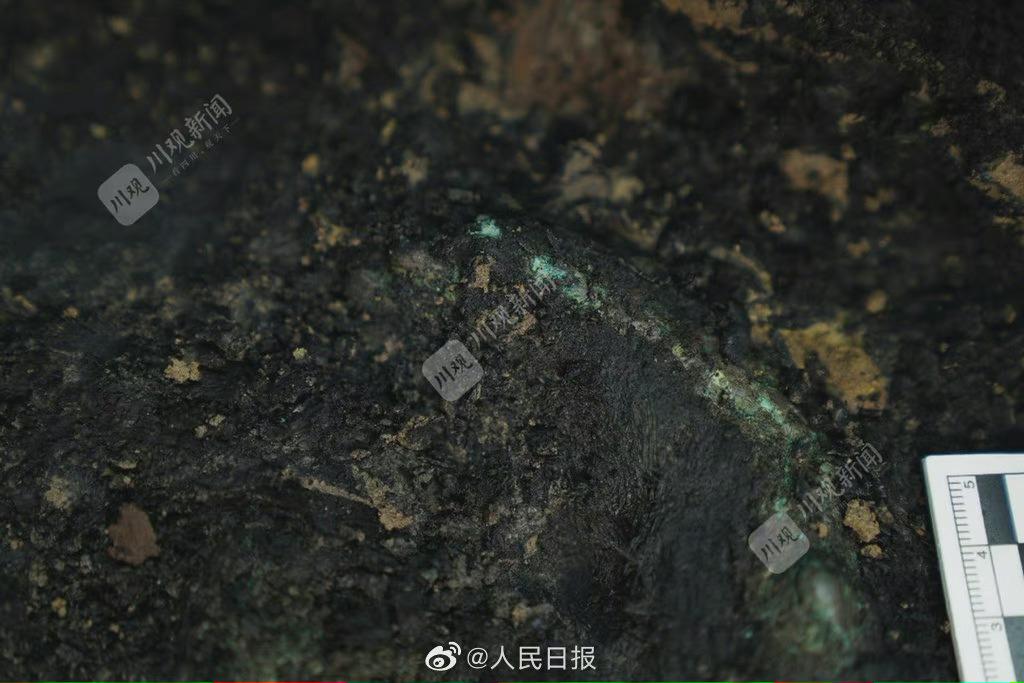 三星堆祭祀坑首次发现丝绸遗痕